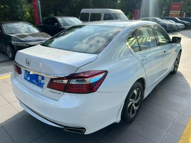 广州17年本田雅阁8