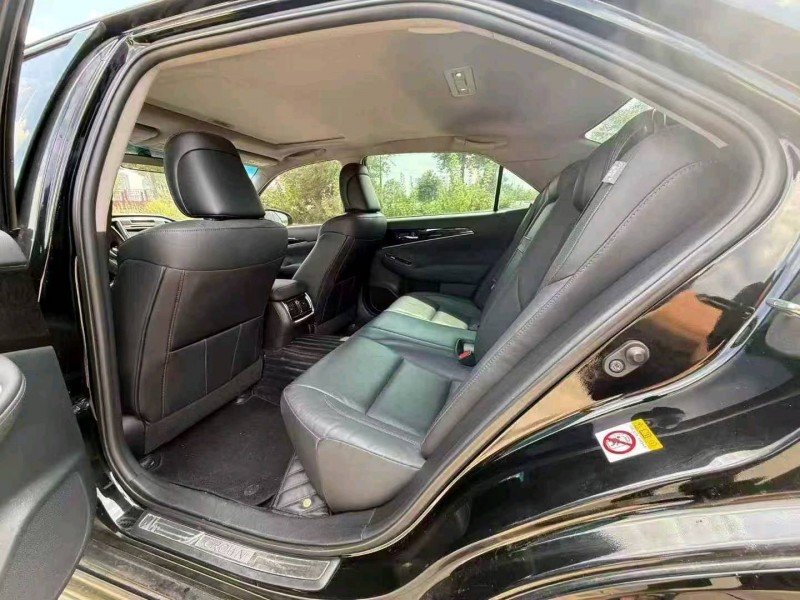 青岛18年丰田皇冠5