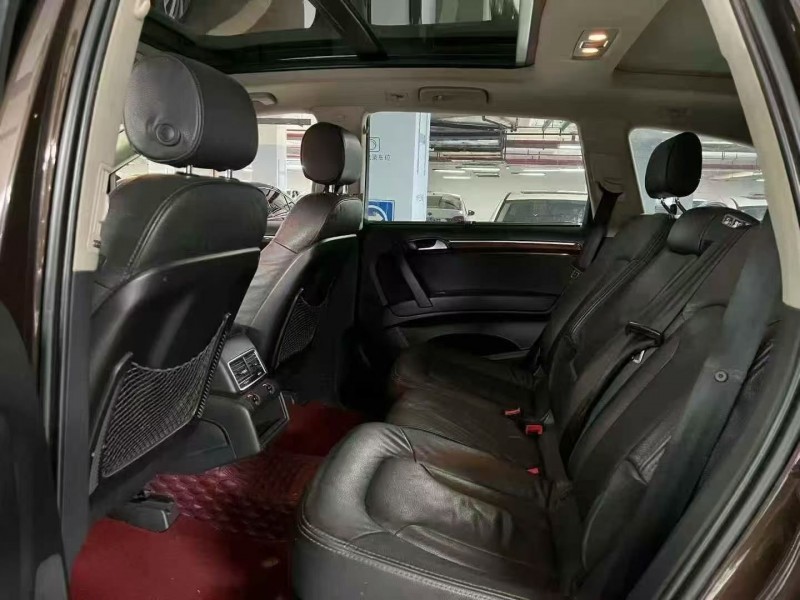 成都15年奥迪Q73