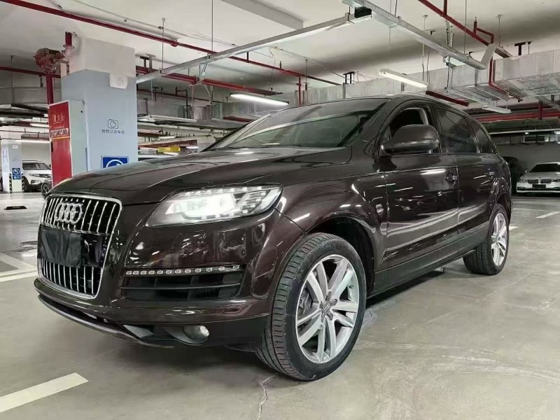 成都15年奥迪Q74