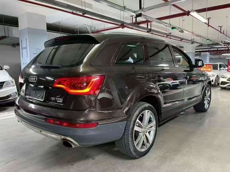 成都15年奥迪Q75