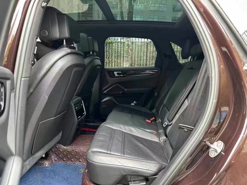 广州20年保时捷卡宴4