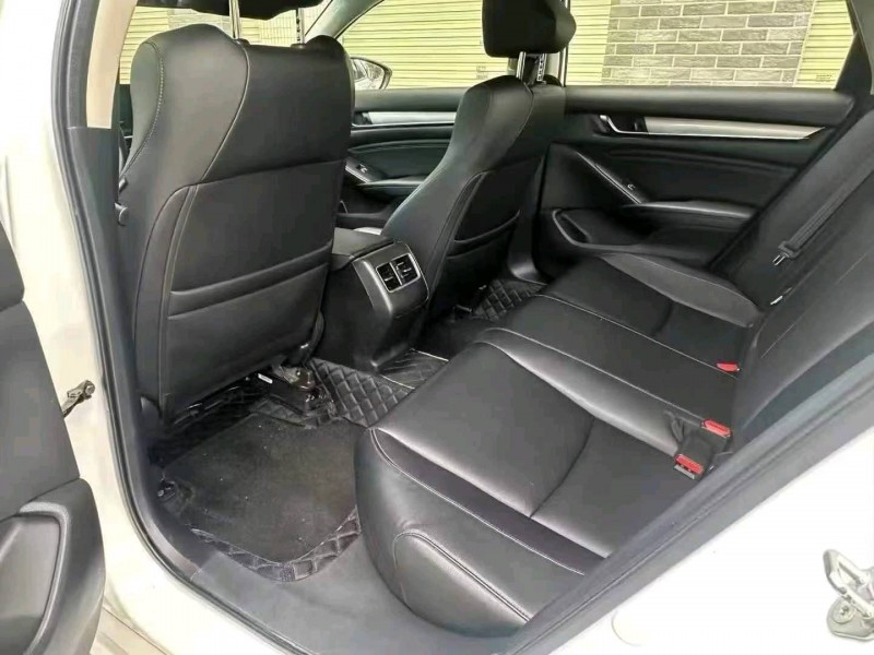 安阳18年本田雅阁4