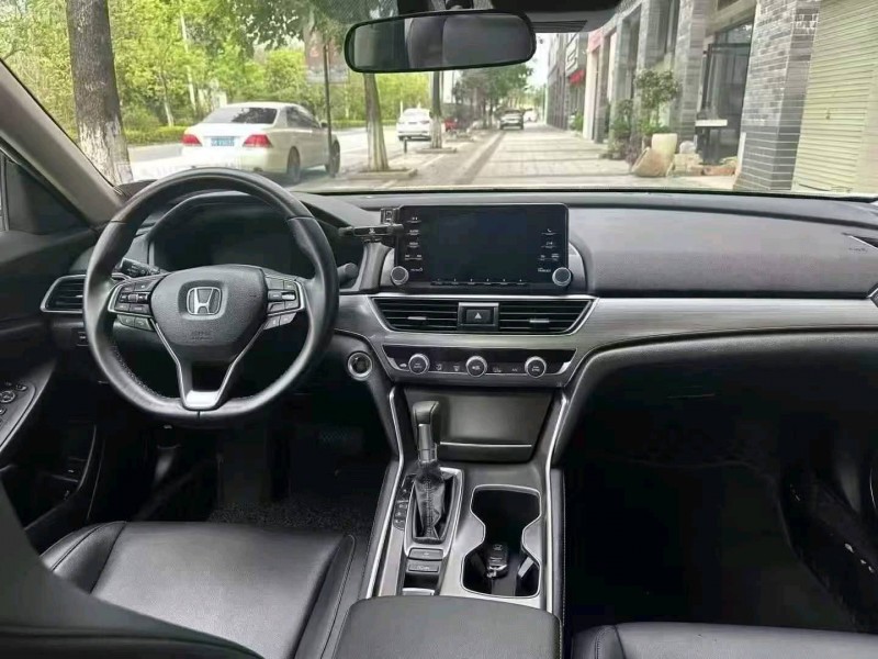 安阳18年本田雅阁5