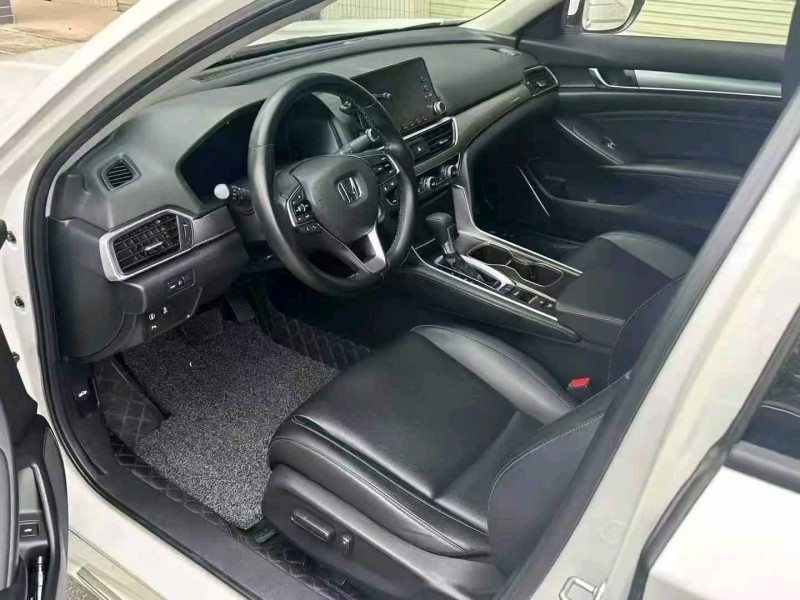 安阳18年本田雅阁7