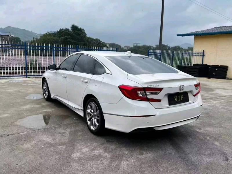 安阳18年本田雅阁8