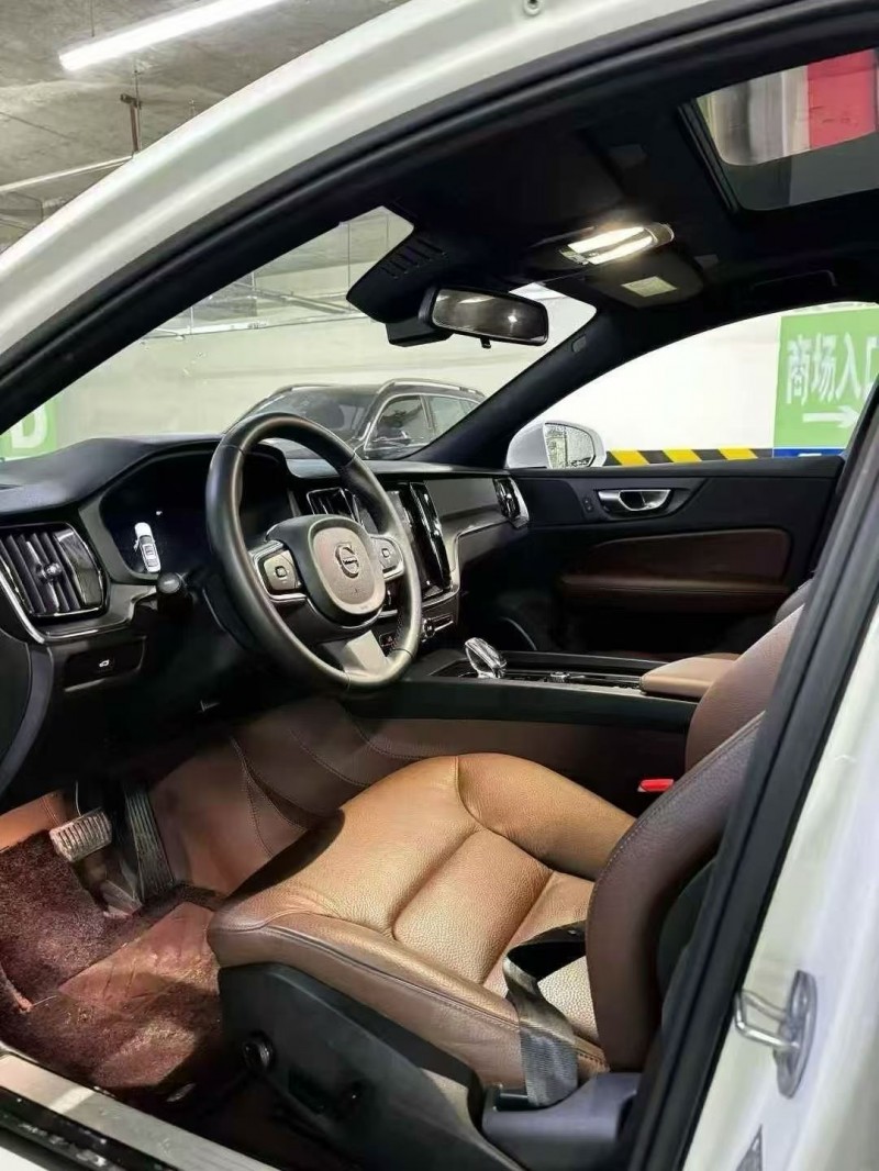 成都23年沃尔沃S60L5