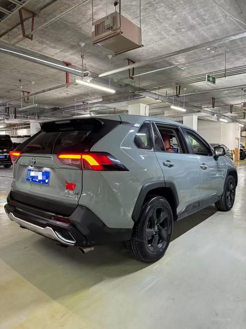 成都20年丰田RAV4荣放5