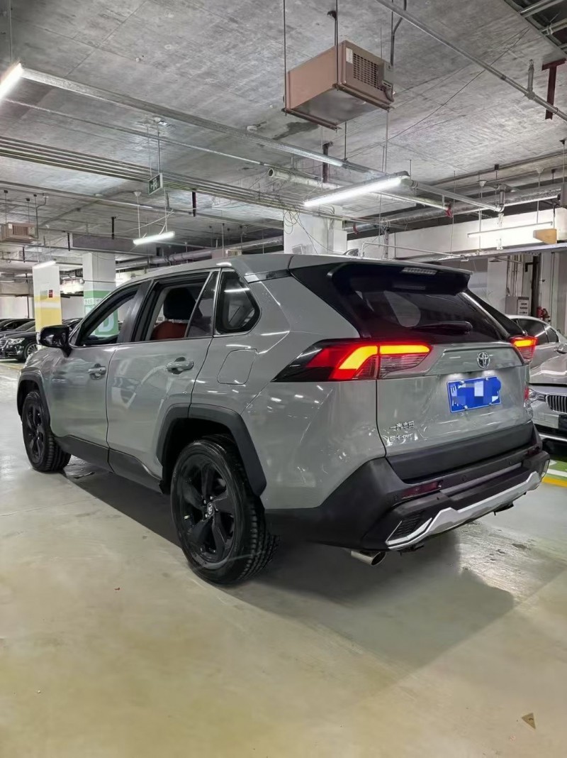 成都20年丰田RAV4荣放7
