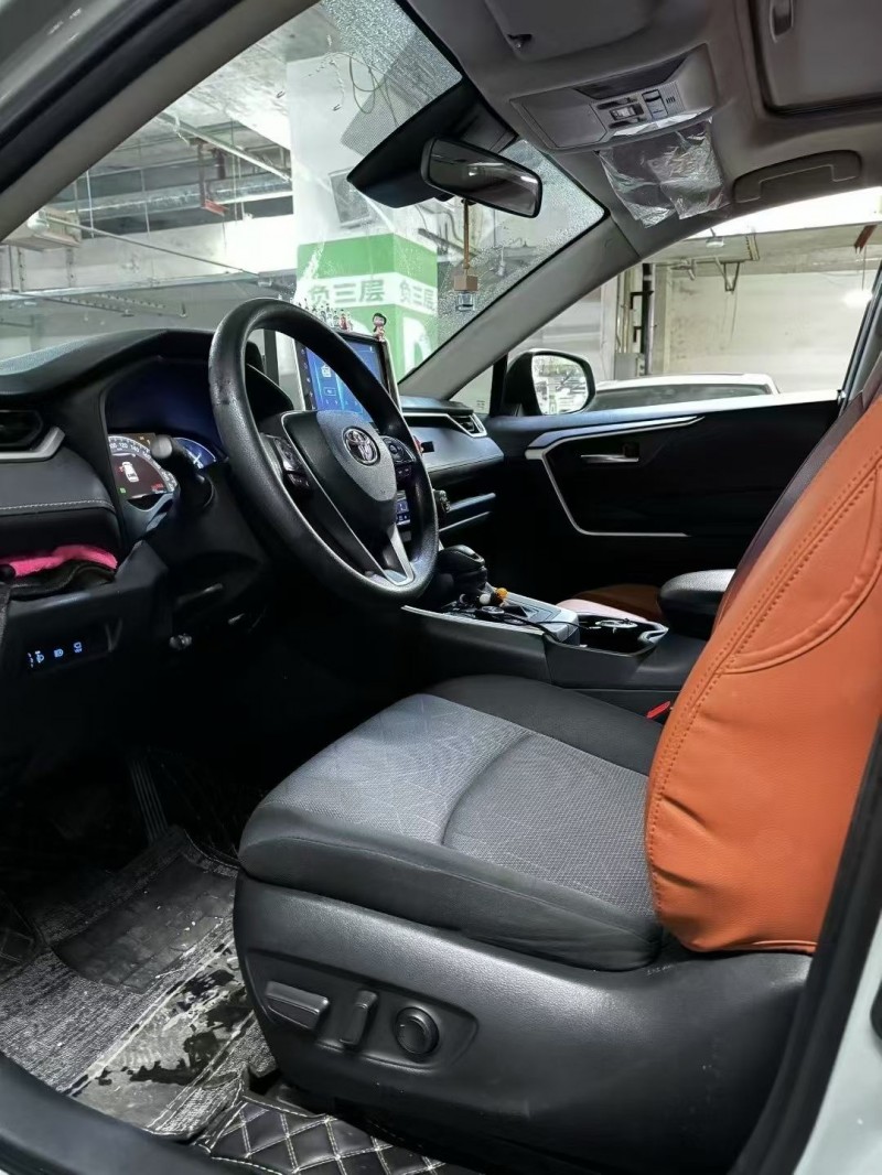成都20年丰田RAV4荣放8
