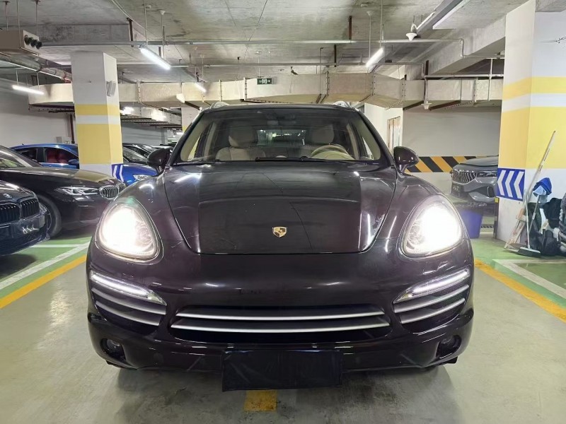 成都14年保时捷卡宴1