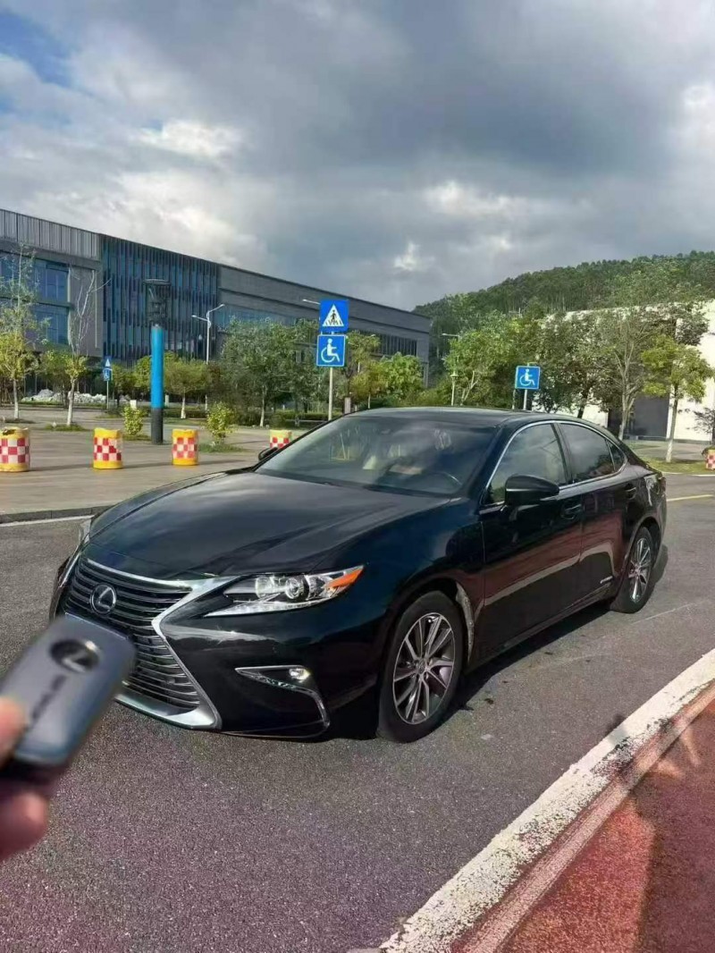 桂林17年雷克萨斯ES3