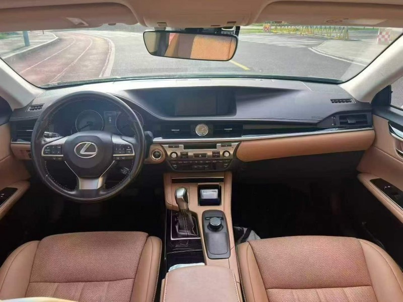 桂林17年雷克萨斯ES7