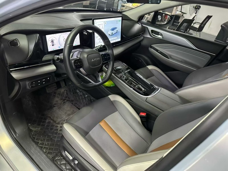 成都23年传祺埃安S2