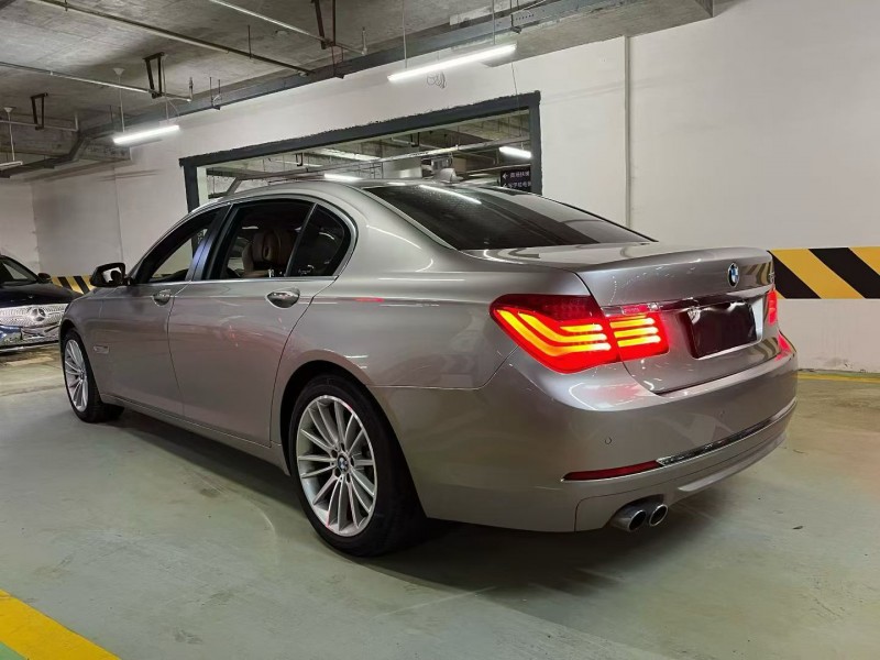 成都15年宝马7系4