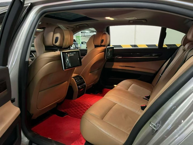 成都15年宝马7系8