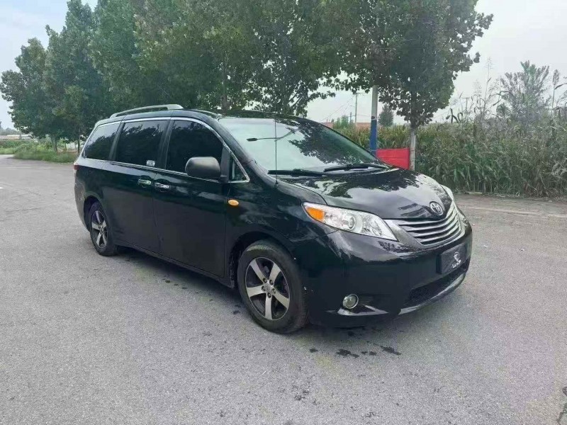 枣庄17年丰田塞纳2