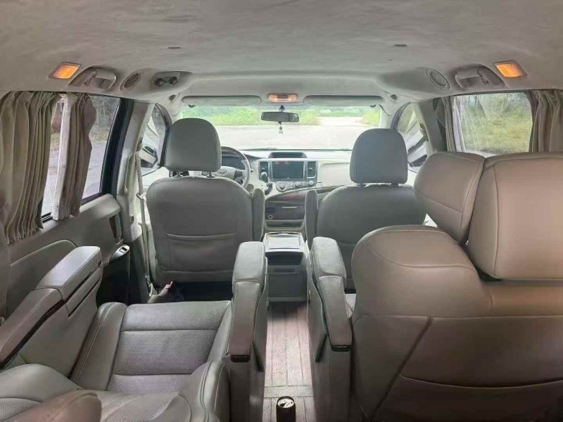 枣庄17年丰田塞纳6