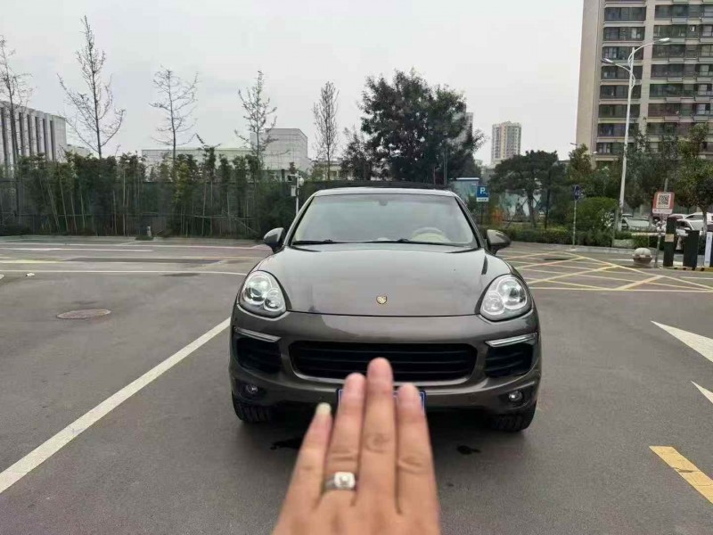 东营15年保时捷卡宴1