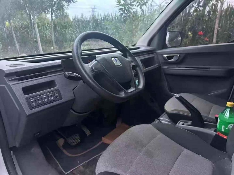 济宁23年吉利星享5