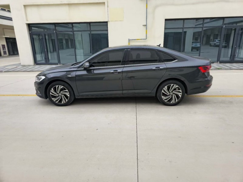 青岛22年大众速腾3