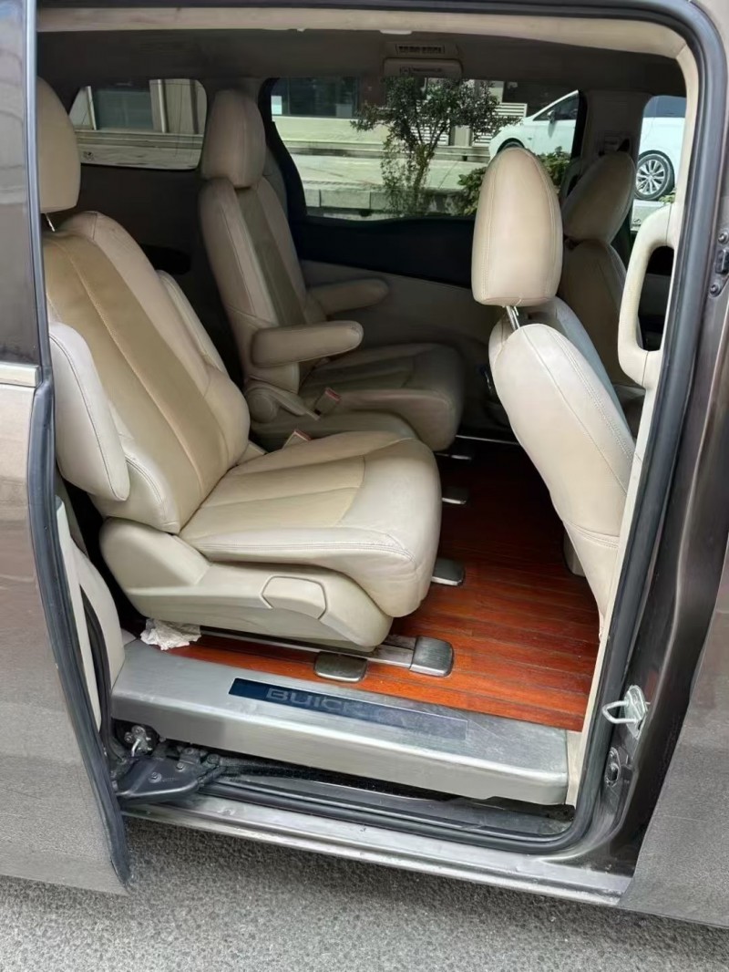 青岛17年别克GL84