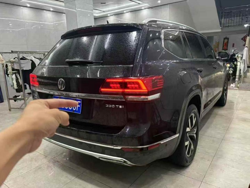 新余17年大众途昂8