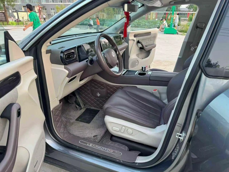 徐州22年零跑汽车C113