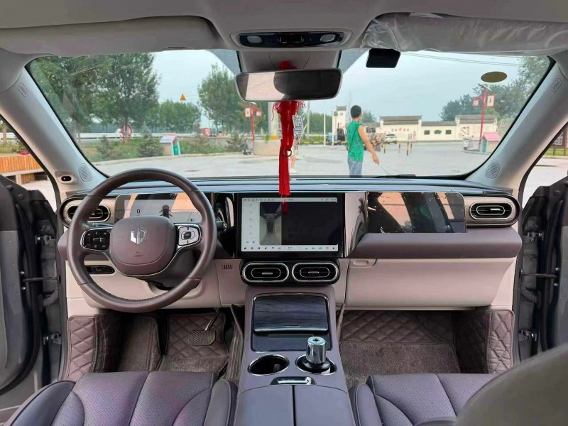 徐州22年零跑汽车C114