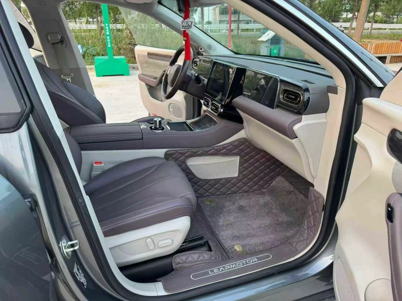 徐州22年零跑汽车C115