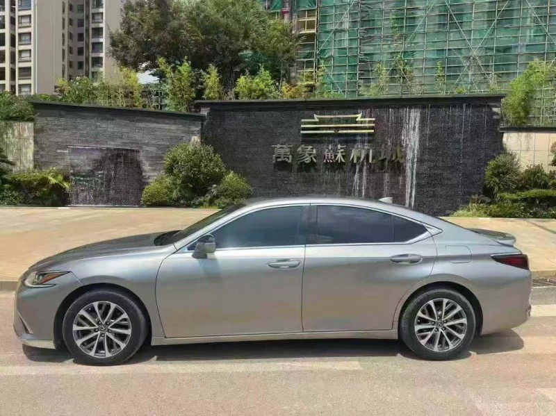 北海22年雷克萨斯ES2