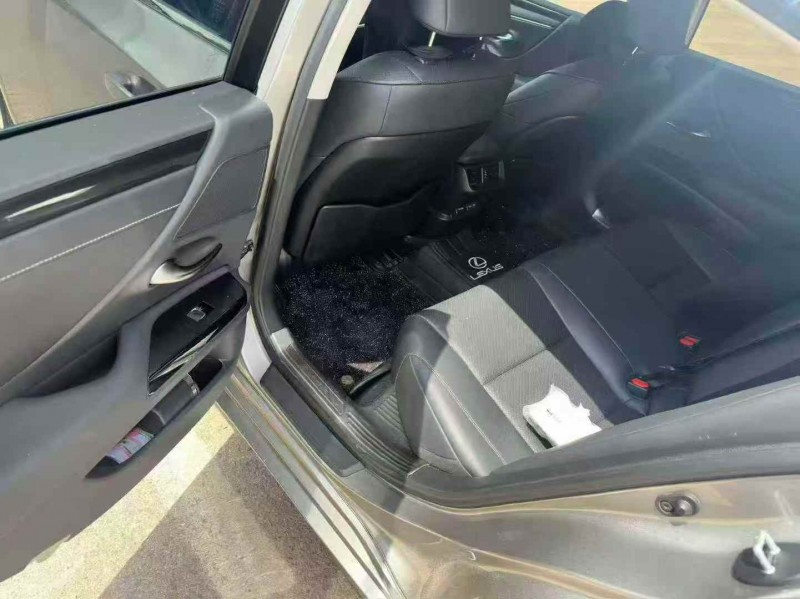 北海22年雷克萨斯ES4