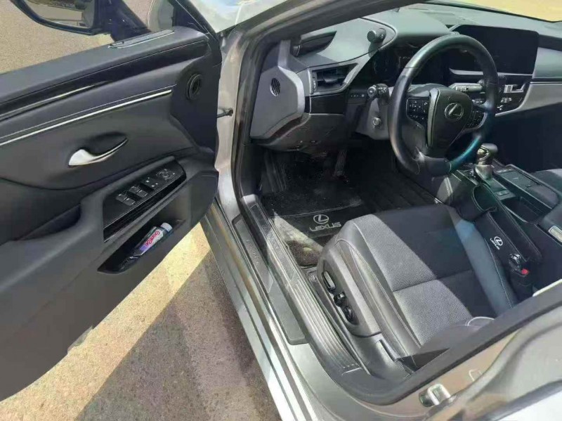 北海22年雷克萨斯ES5