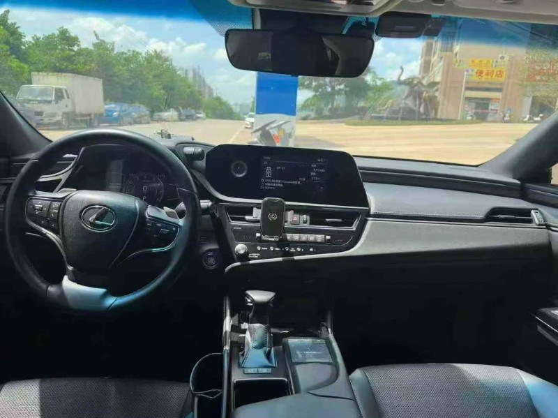 北海22年雷克萨斯ES6