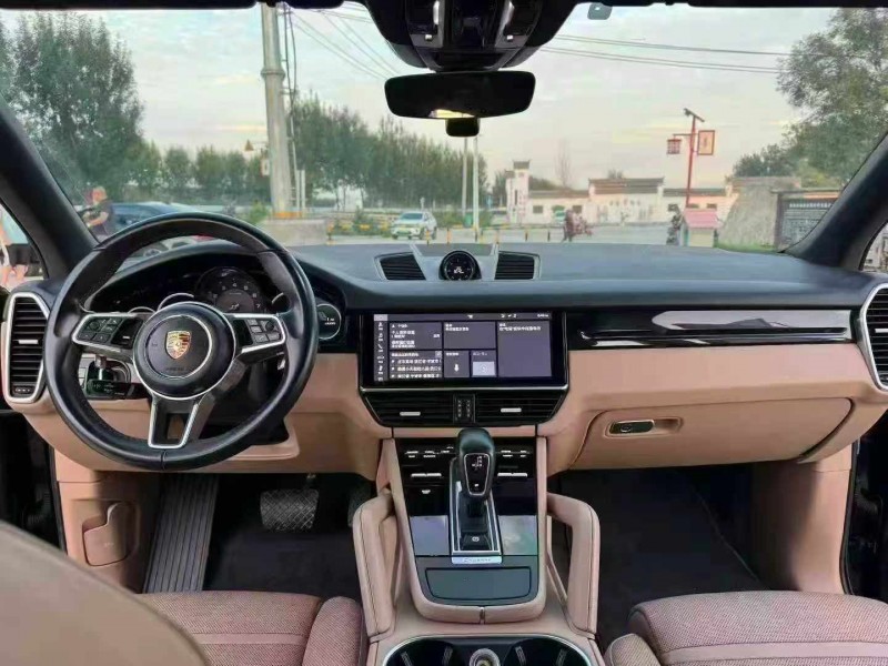 徐州19年保时捷卡宴4