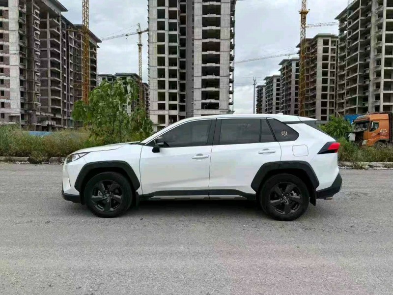 梧州23年丰田RAV4荣放6