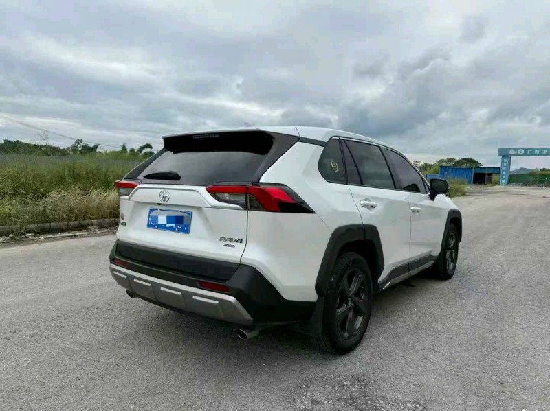 梧州23年丰田RAV4荣放7