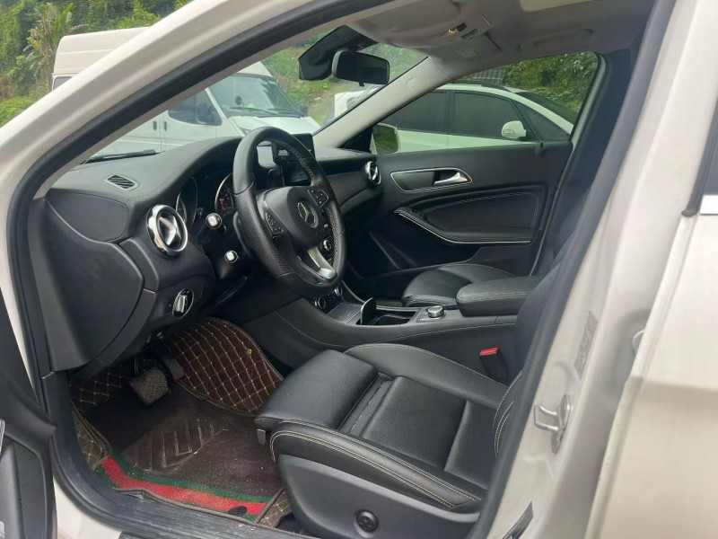 三明18年奔驰GLA4