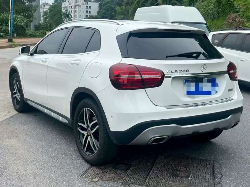 三明18年奔驰GLA7