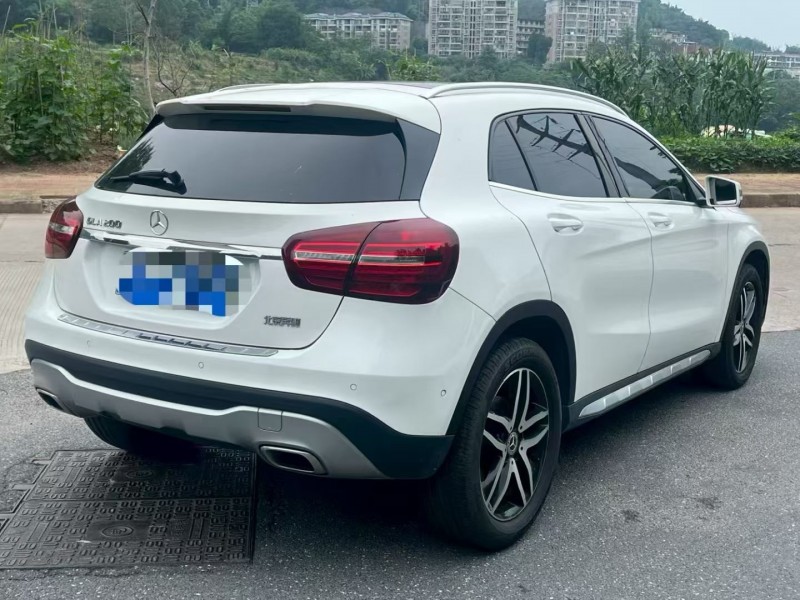 三明18年奔驰GLA8