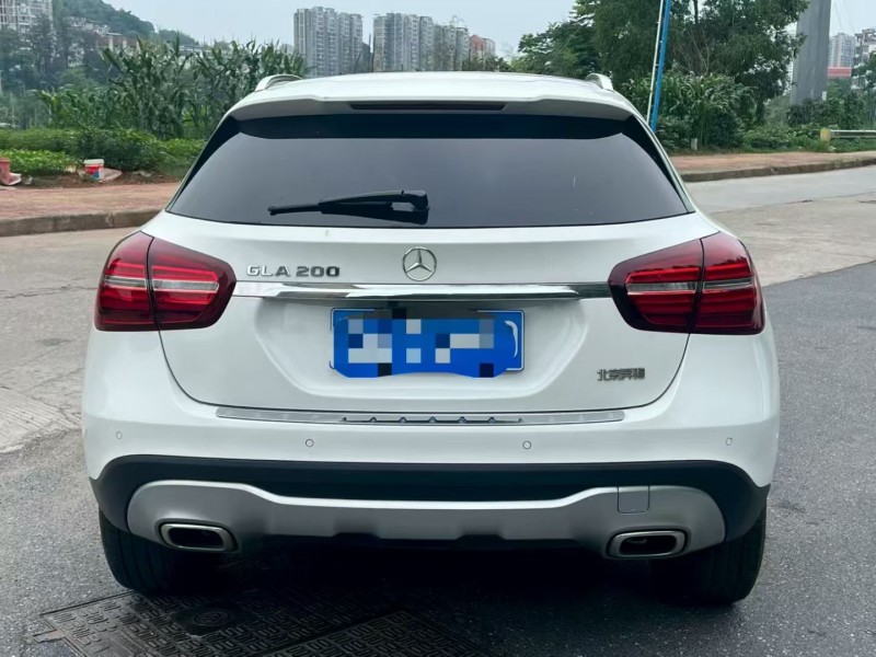 三明18年奔驰GLA9