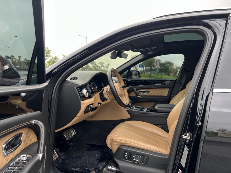 盐城19年宾利添越4