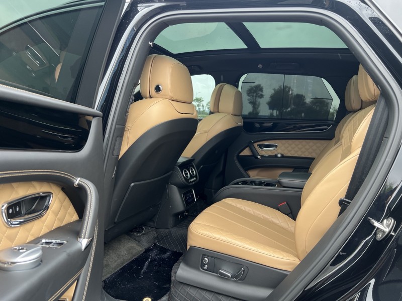 盐城19年宾利添越5