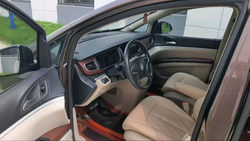 徐州16年别克GL84