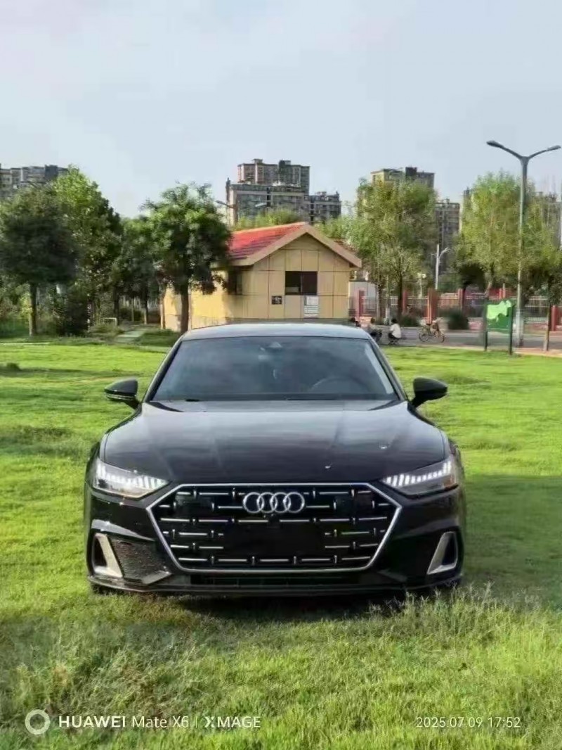 济宁22年奥迪A7L1