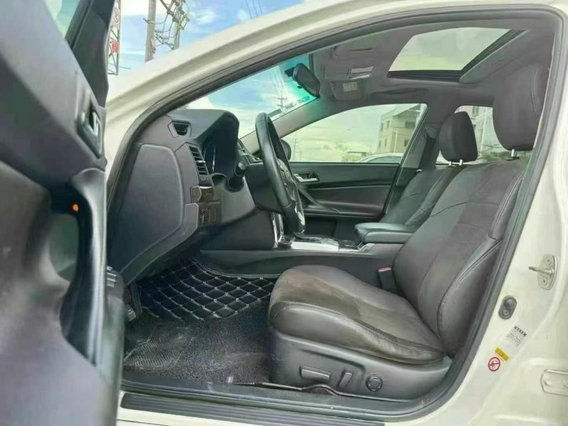 汕头17年丰田锐志4