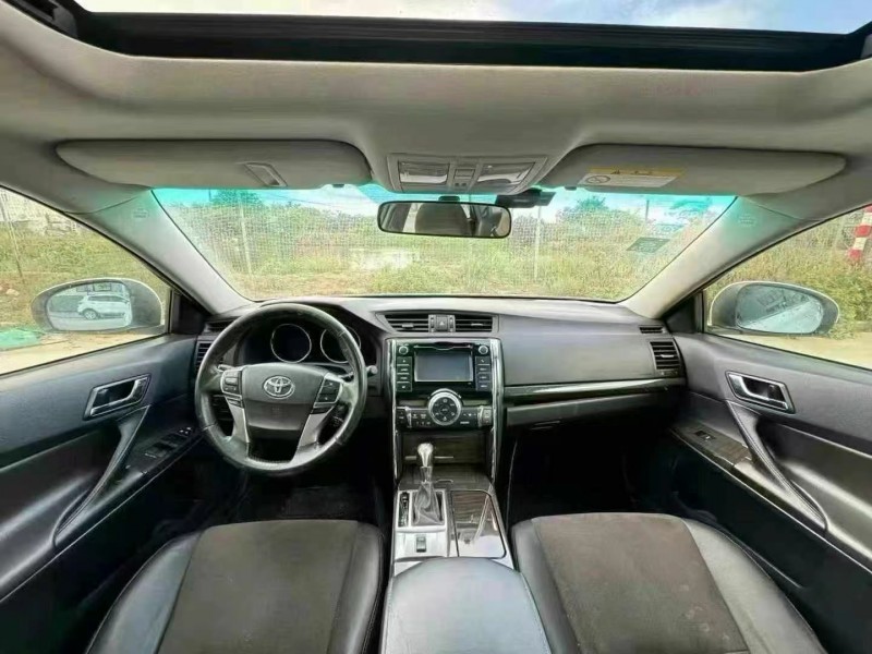 汕头17年丰田锐志5