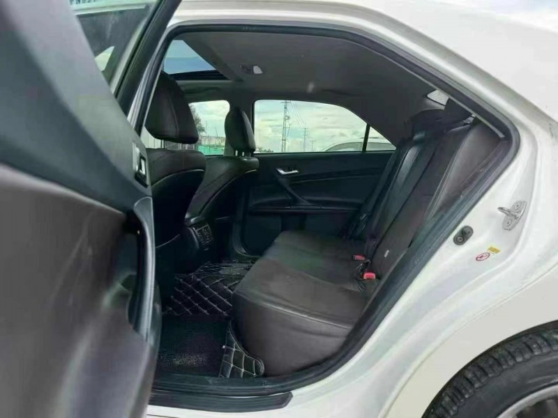 汕头17年丰田锐志6