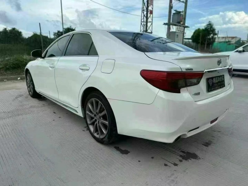 汕头17年丰田锐志7