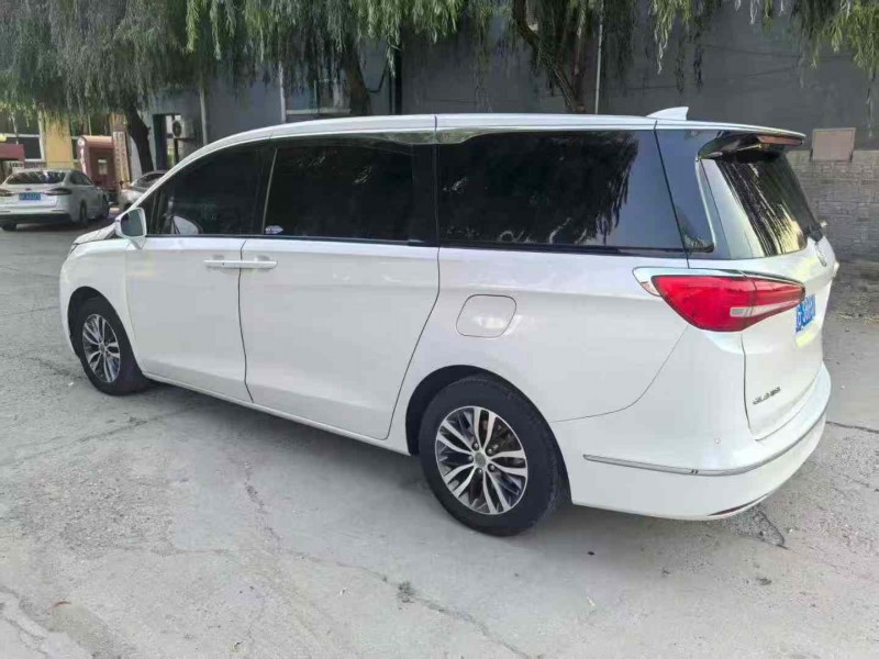 保定18年别克GL85